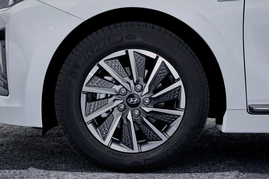 Колеса Hyundai IONIQ electric (AE) 2019 года  (WW) (фото 2 из 44)